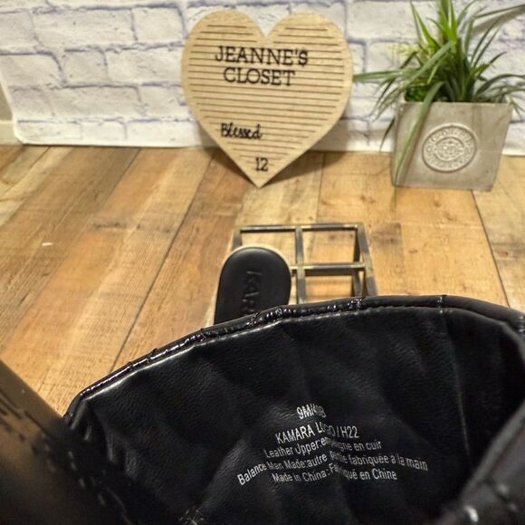 KARL LAGERFELD PARIS
Kamara Quilted Platform Sandals - Picture 9 of 10